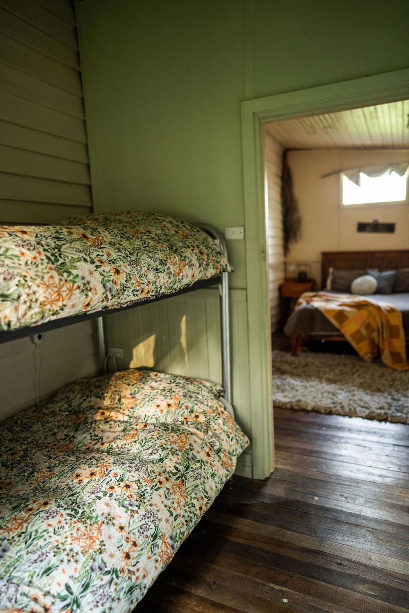 Cosy Farmstay: Green Cabin At Whispering Woods Beedelup Buitenkant foto